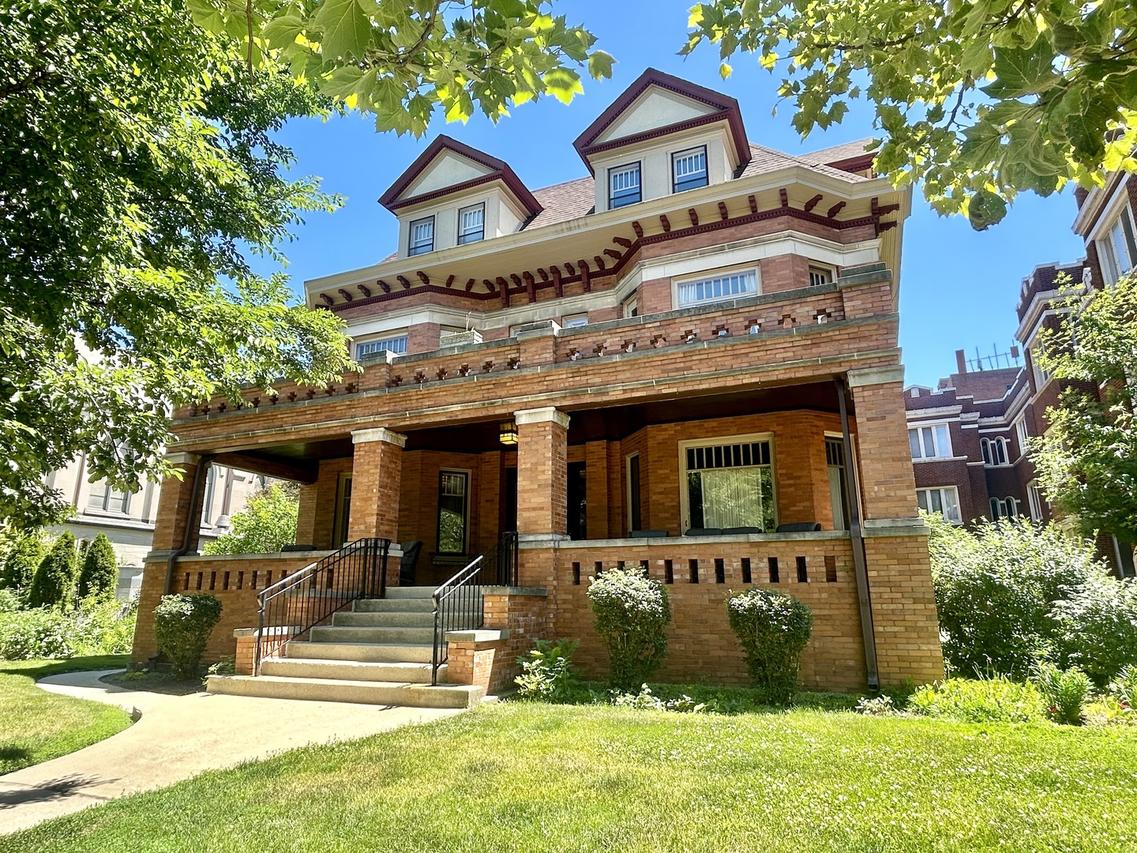 711 Washington Blvd. #2E, Oak Park, IL 60302