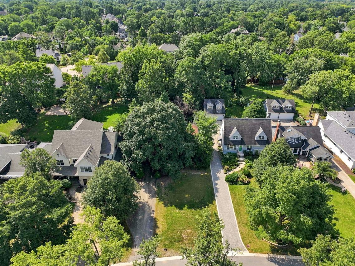 115 Ann St., Clarendon Hills, IL 60514