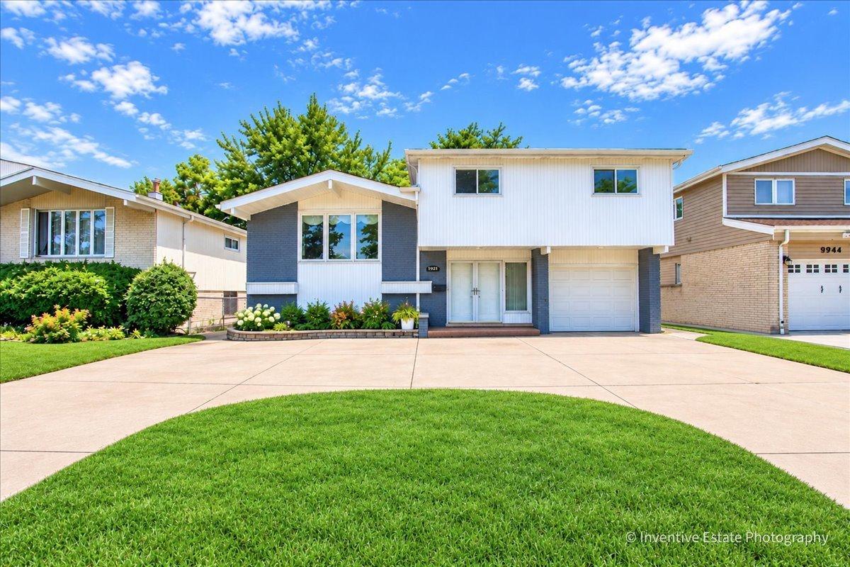 9938 N Huber Ln., Niles, IL 60714