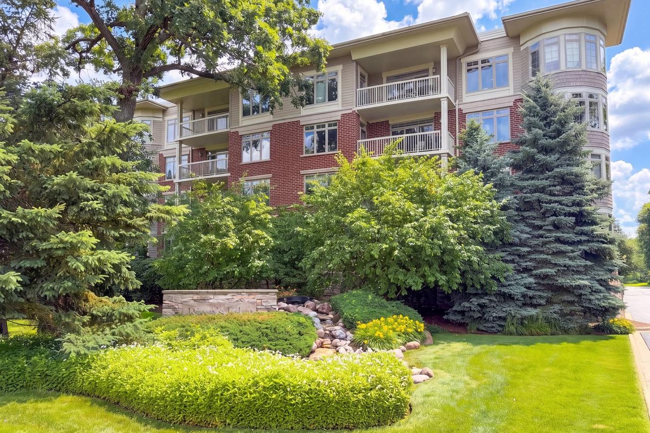 425 Benjamin Dr. #207, Vernon Hills, IL 60061