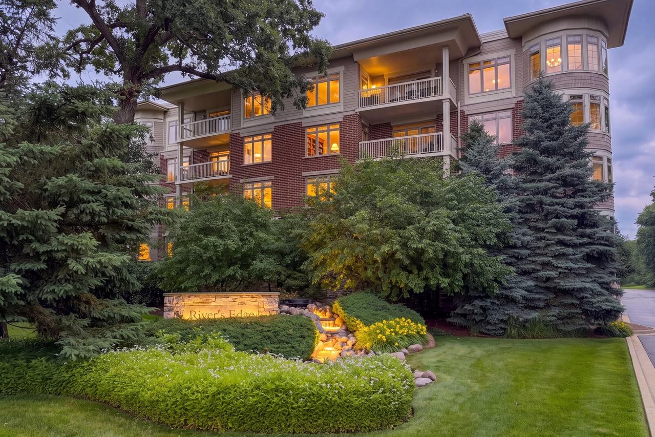 425 Benjamin Dr. #302, Vernon Hills, IL 60061