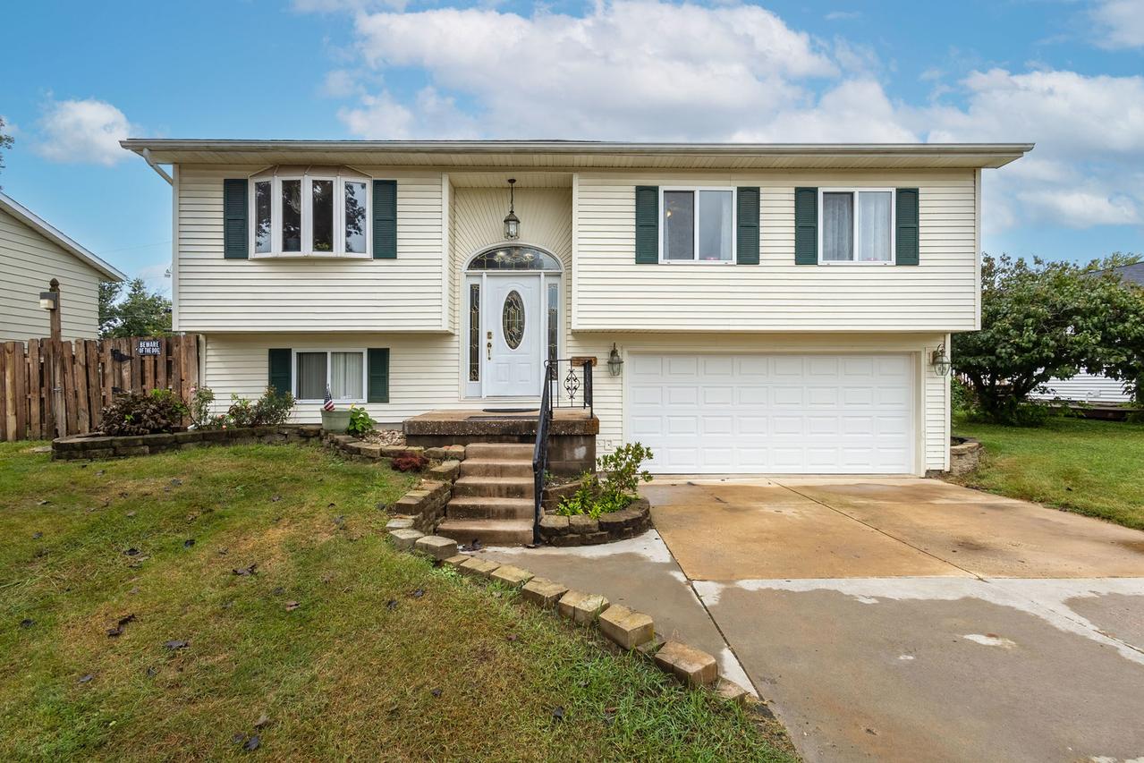 4205 8 1/2 St., East Moline, IL 61244