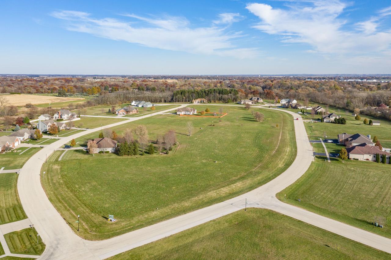 1005 Fox Trail Ln., Somonauk, IL 60552