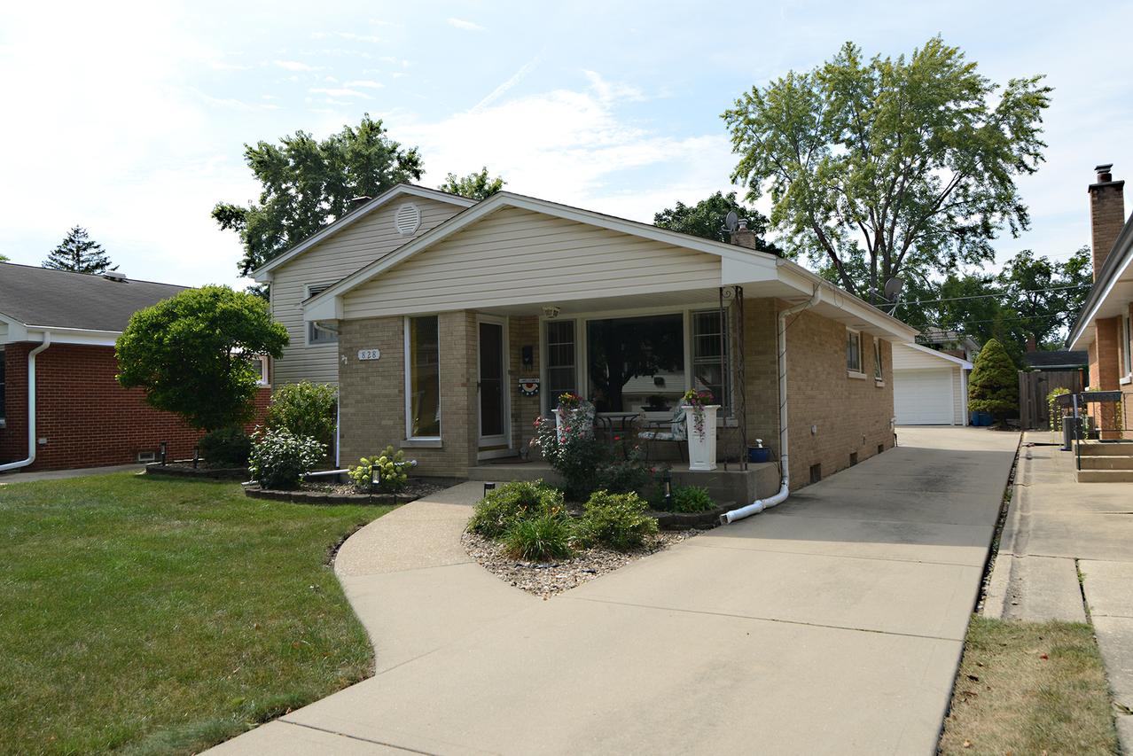 828 S Mitchell Rd., Elmhurst, IL 60126