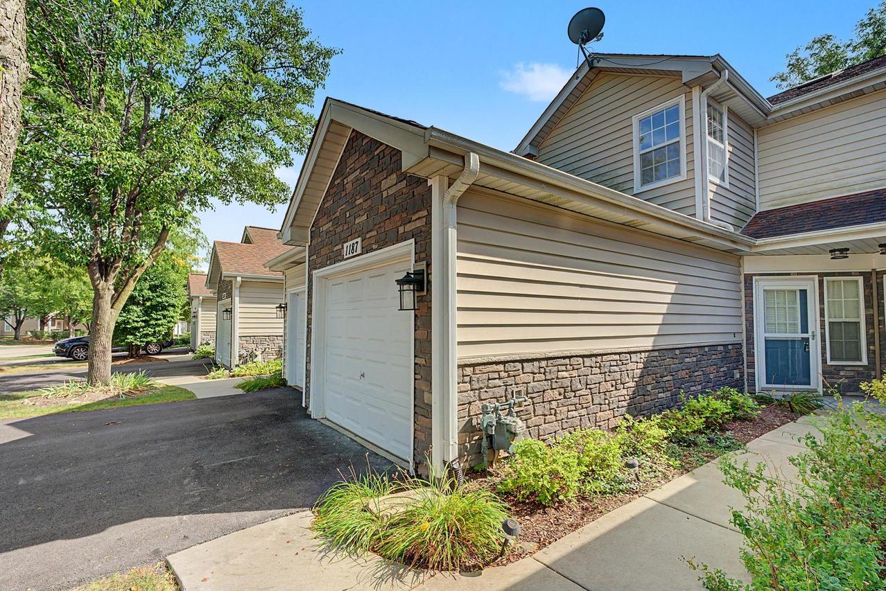 1187 Regency Dr., Schaumburg, IL 60193