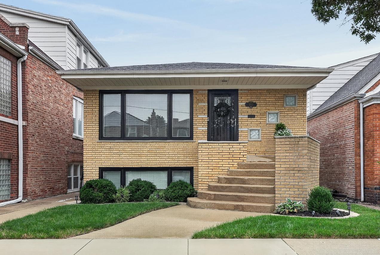 5533 S Sayre Ave., Chicago, IL 60638