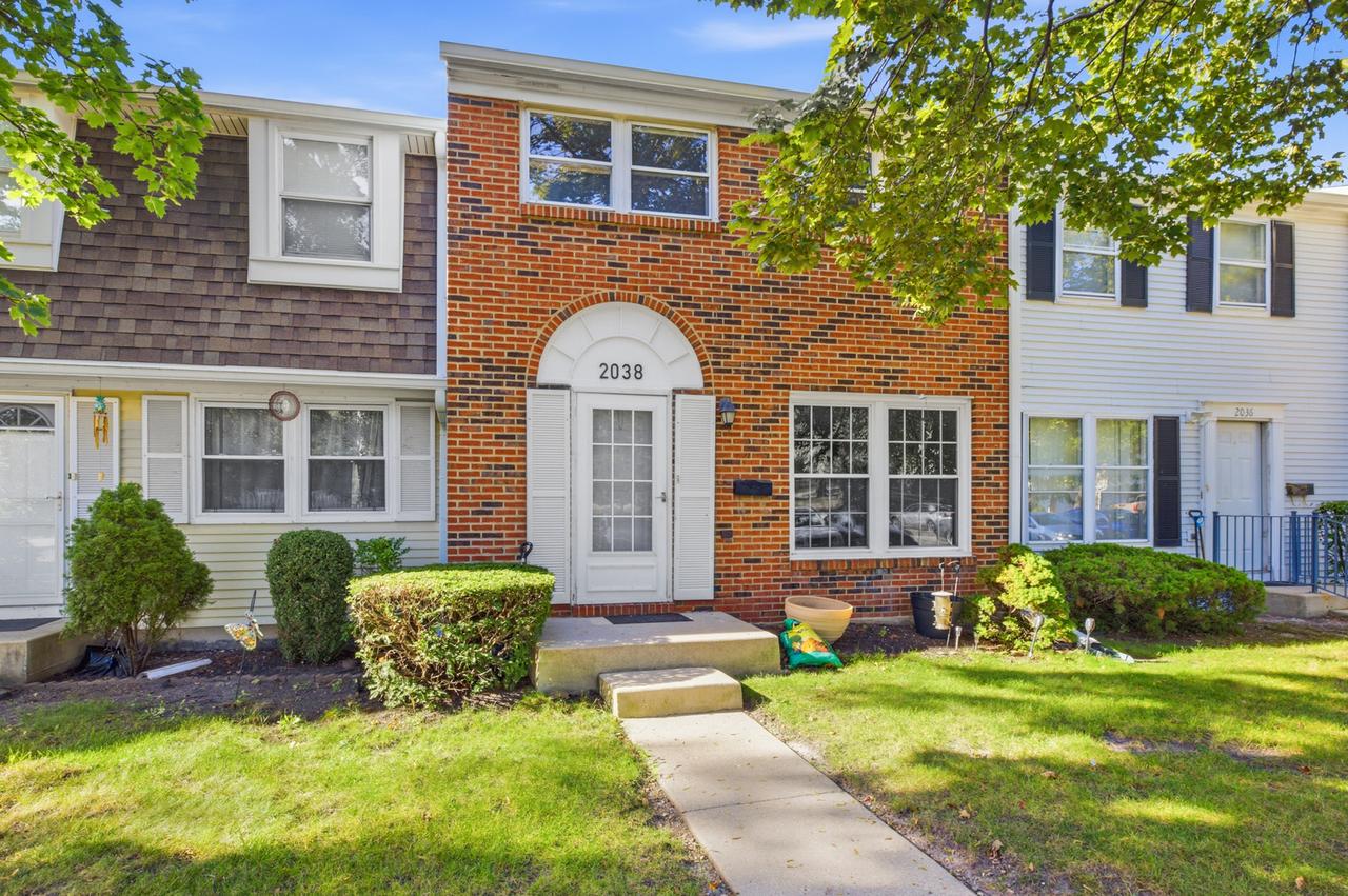 2038 Farnham Ct., Schaumburg, IL 60194