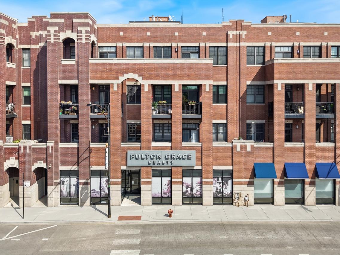 2901 N Halsted St. #203, Chicago, IL 60657