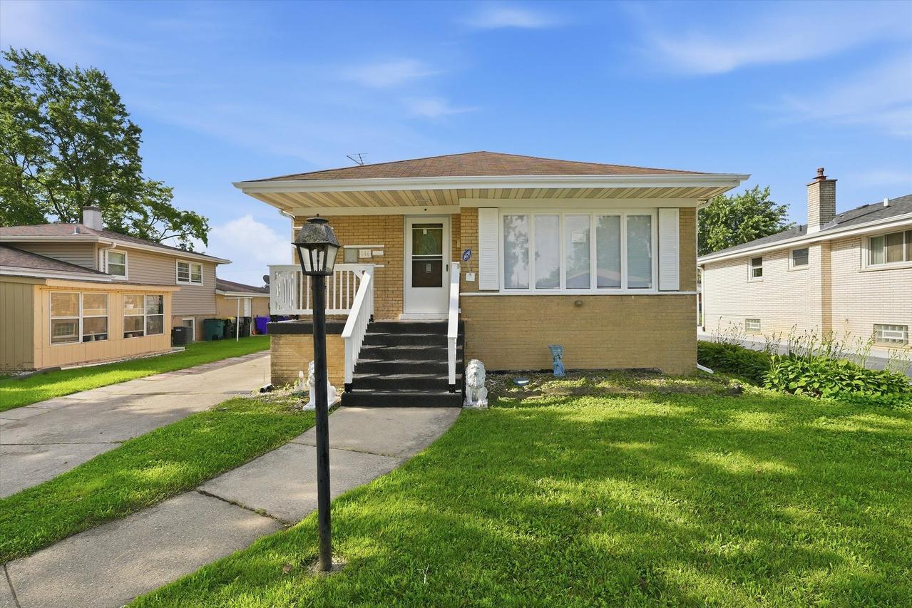 146 W 27th St., Chicago Heights, IL 60411