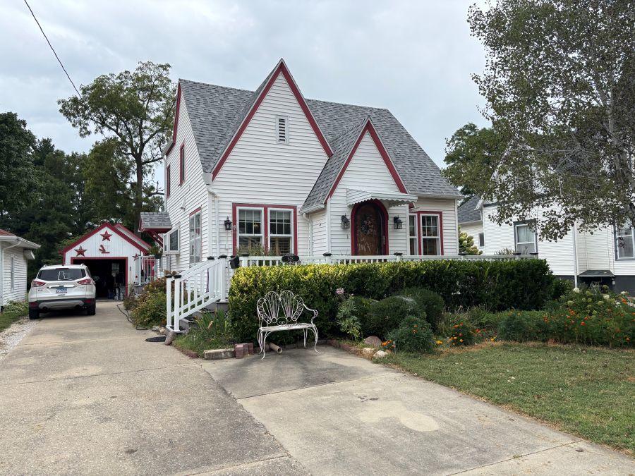 623 S 2nd St., Watseka, IL 60970