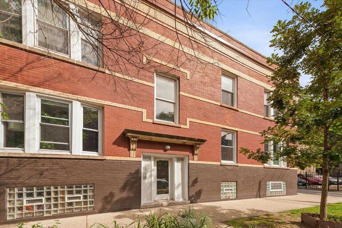 2570 W Lyndale St. #2, Chicago, IL 60647