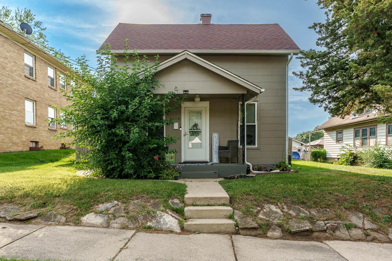 1019 17th St., Rockford, IL 61104