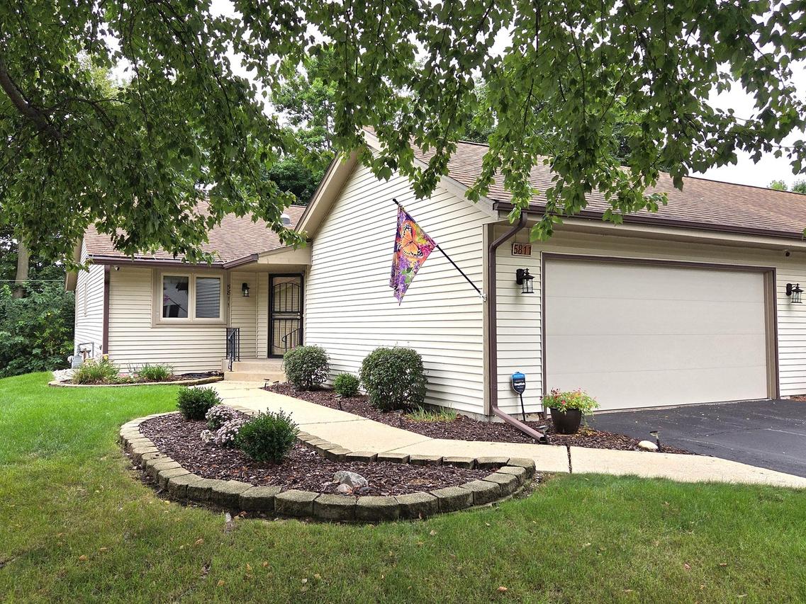 5811 Elaine Dr., Rockford, IL 61108