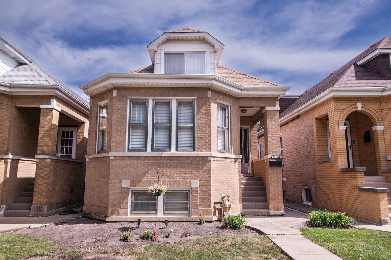 5425 N Linder Ave., Chicago, IL 60630