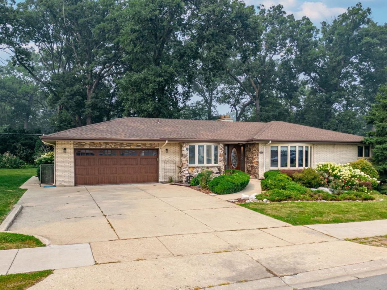304 E Irving Park Rd., Roselle, IL 60172