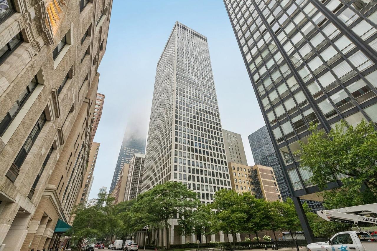 260 E Chestnut St. #2505, Chicago, IL 60611