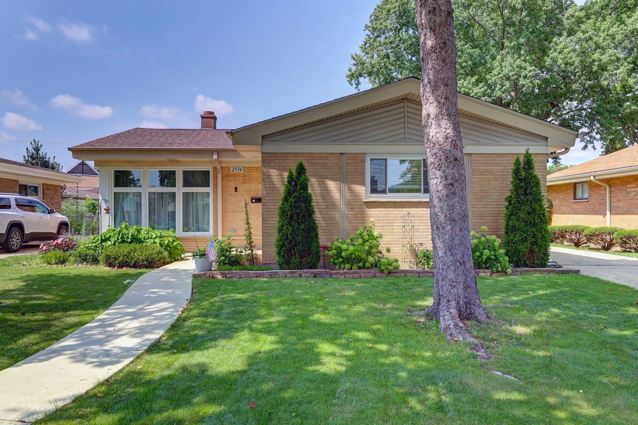 2534 Kensington Ave., Westchester, IL 60154