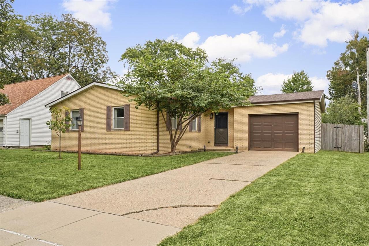 912 Frank Dr., Champaign, IL 61821