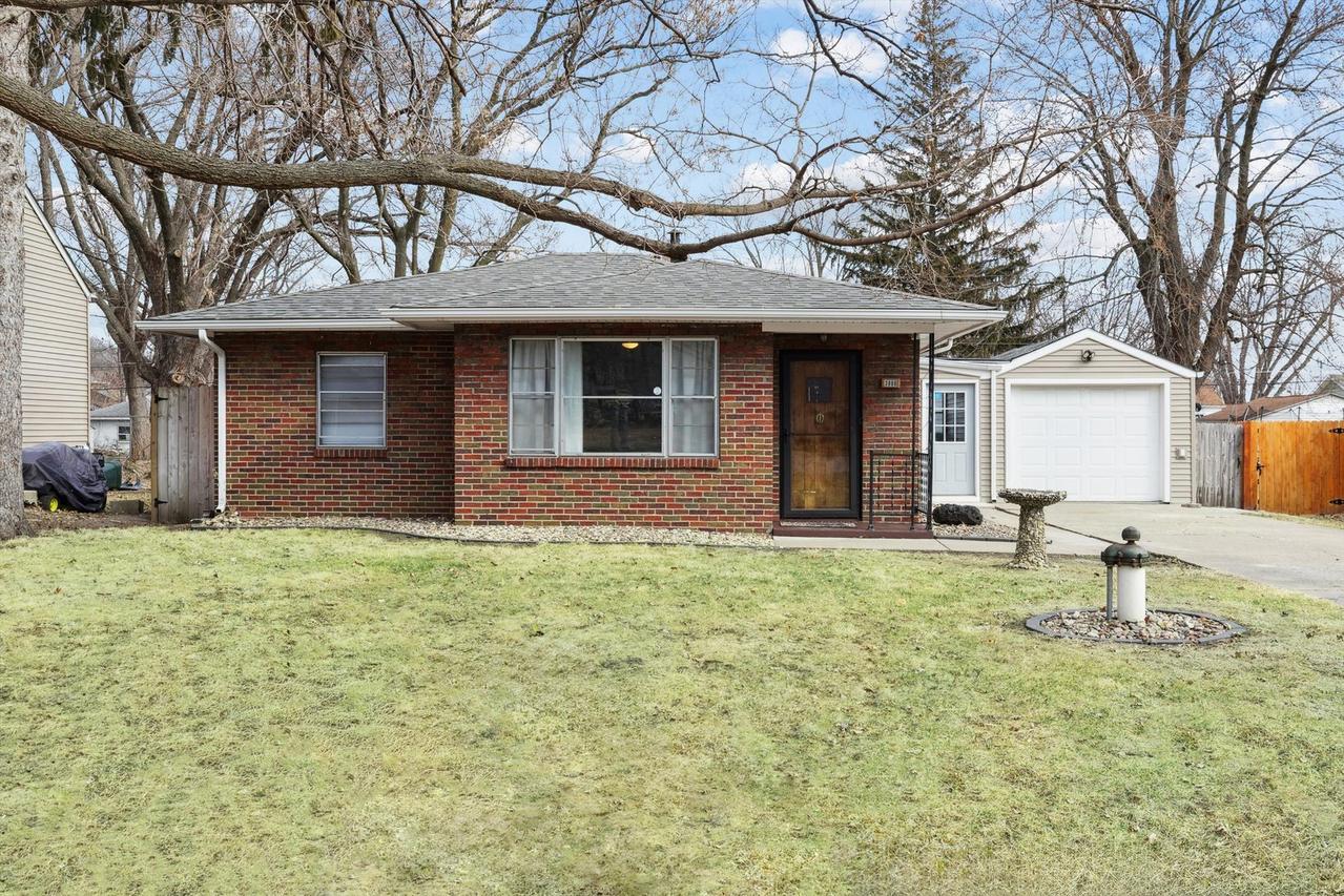 3808 15th Street B, Moline, IL 61265