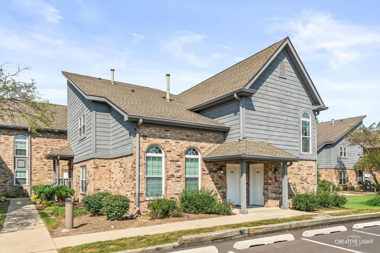 39 Foxcroft Rd. #203, Naperville, IL 60565