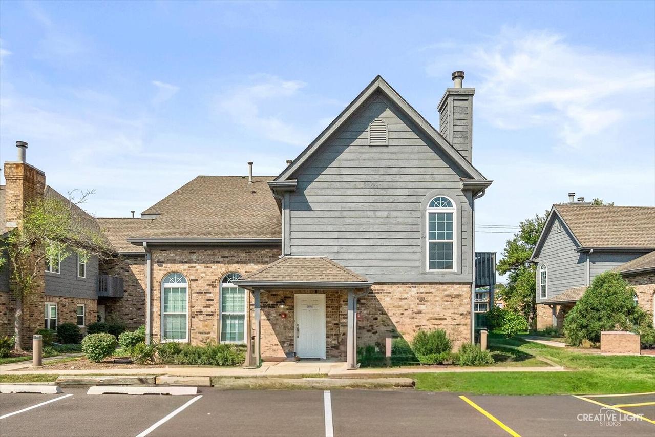 39 Foxcroft Rd. #203, Naperville, IL 60565