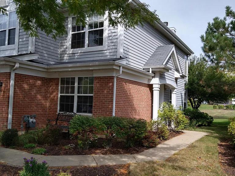 2320 Foxmoor Ln., Aurora, IL 60502