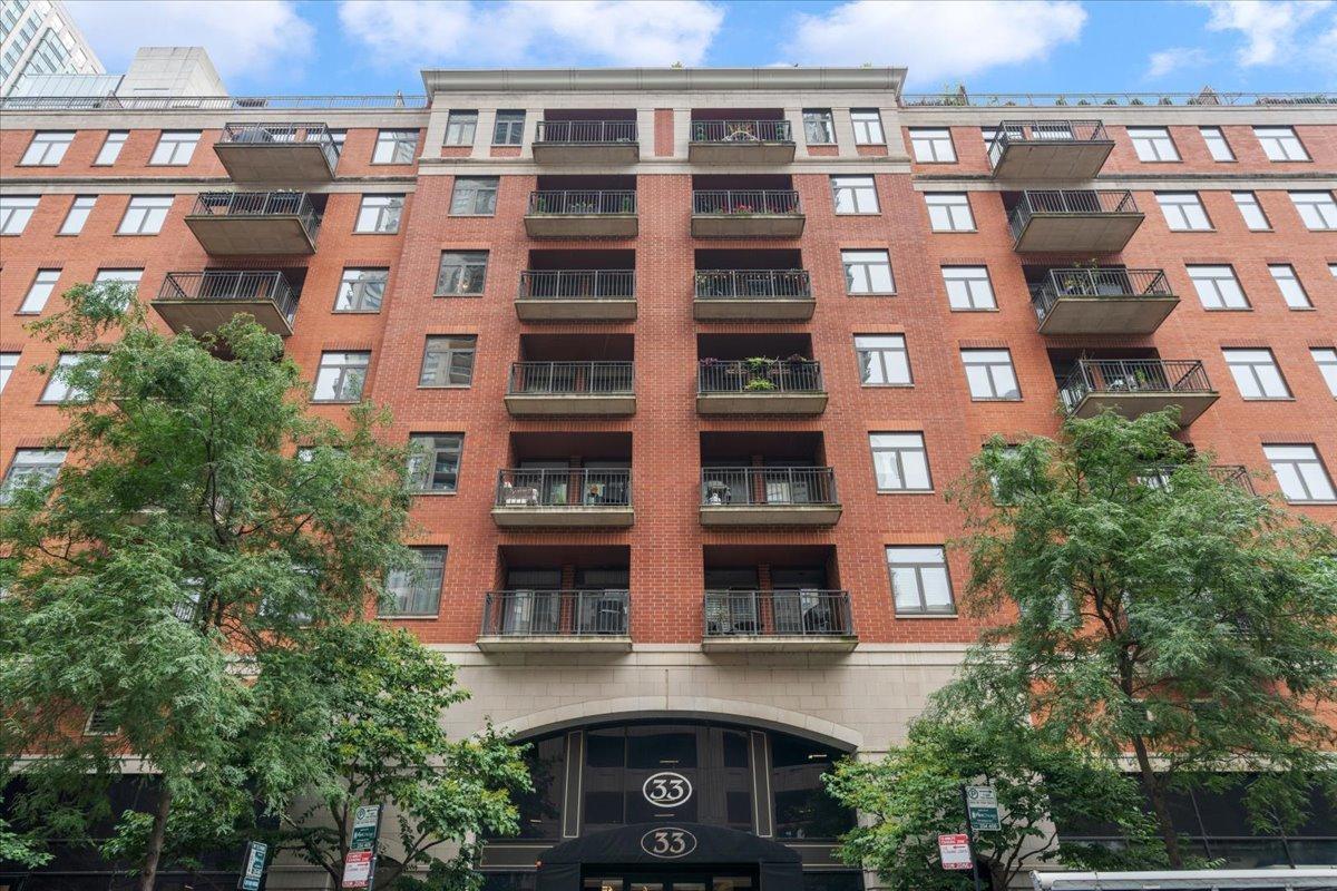 33 W Huron St. #402, Chicago, IL 60654