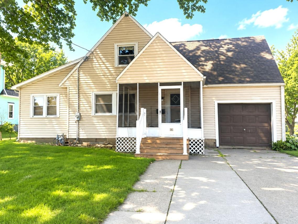 1103 5th Ave., Sterling, IL 61081