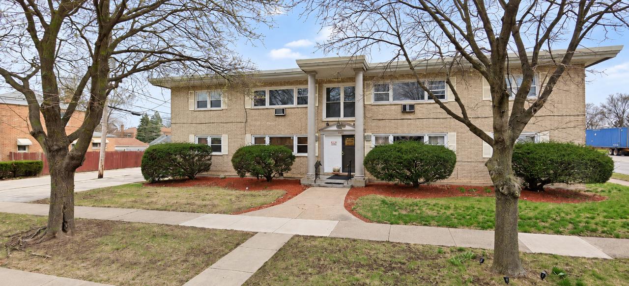 4010 Monroe St. #201, Bellwood, IL 60104