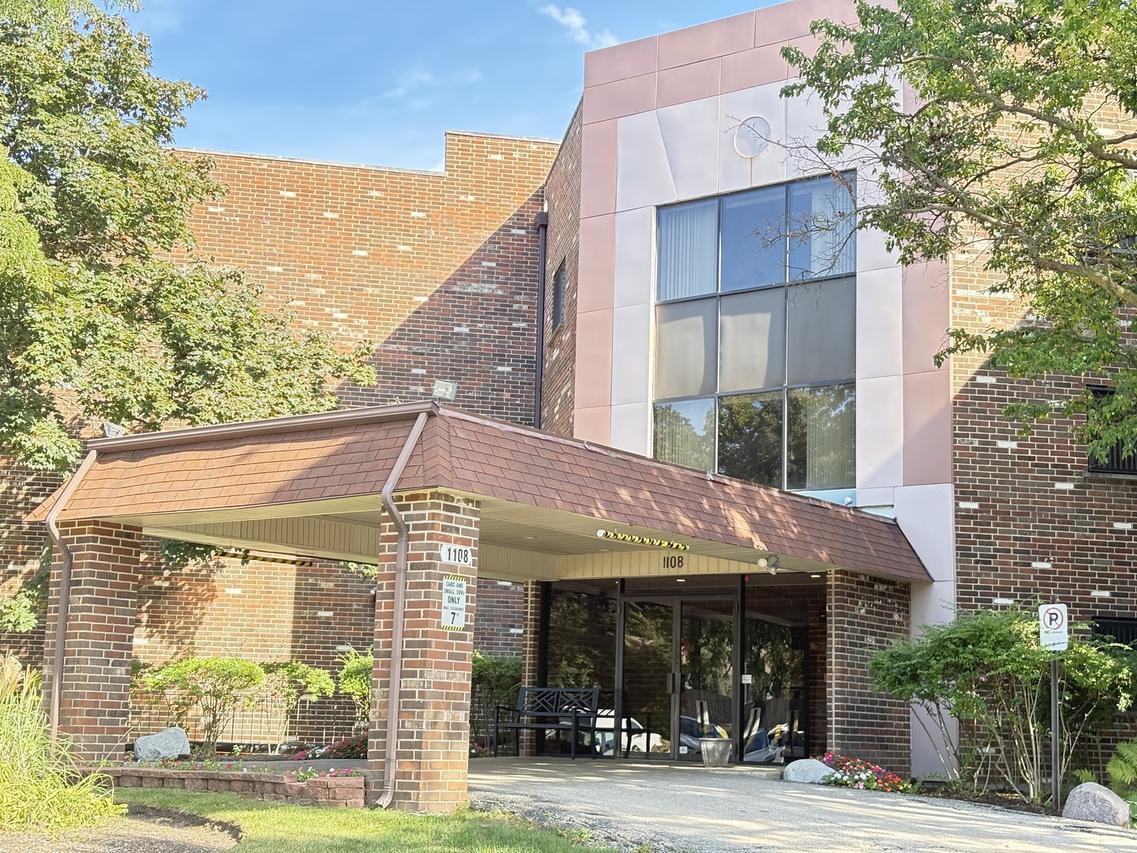 1108 Castilian Ct. #211, Glenview, IL 60025