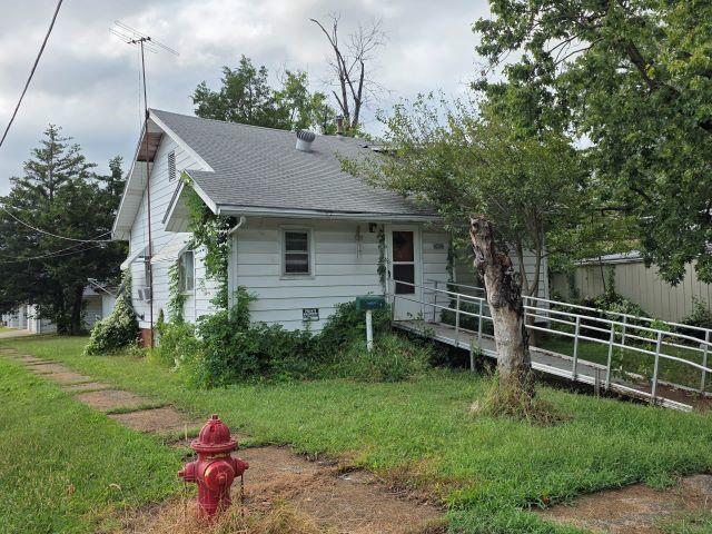 1029 S Mckinley St., Harrisburg, IL 62946