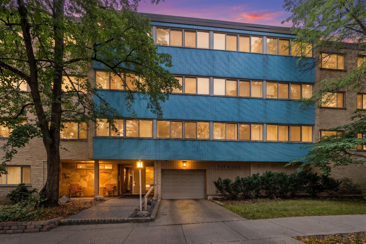 737 Ridge Ave. #2H, Evanston, IL 60202
