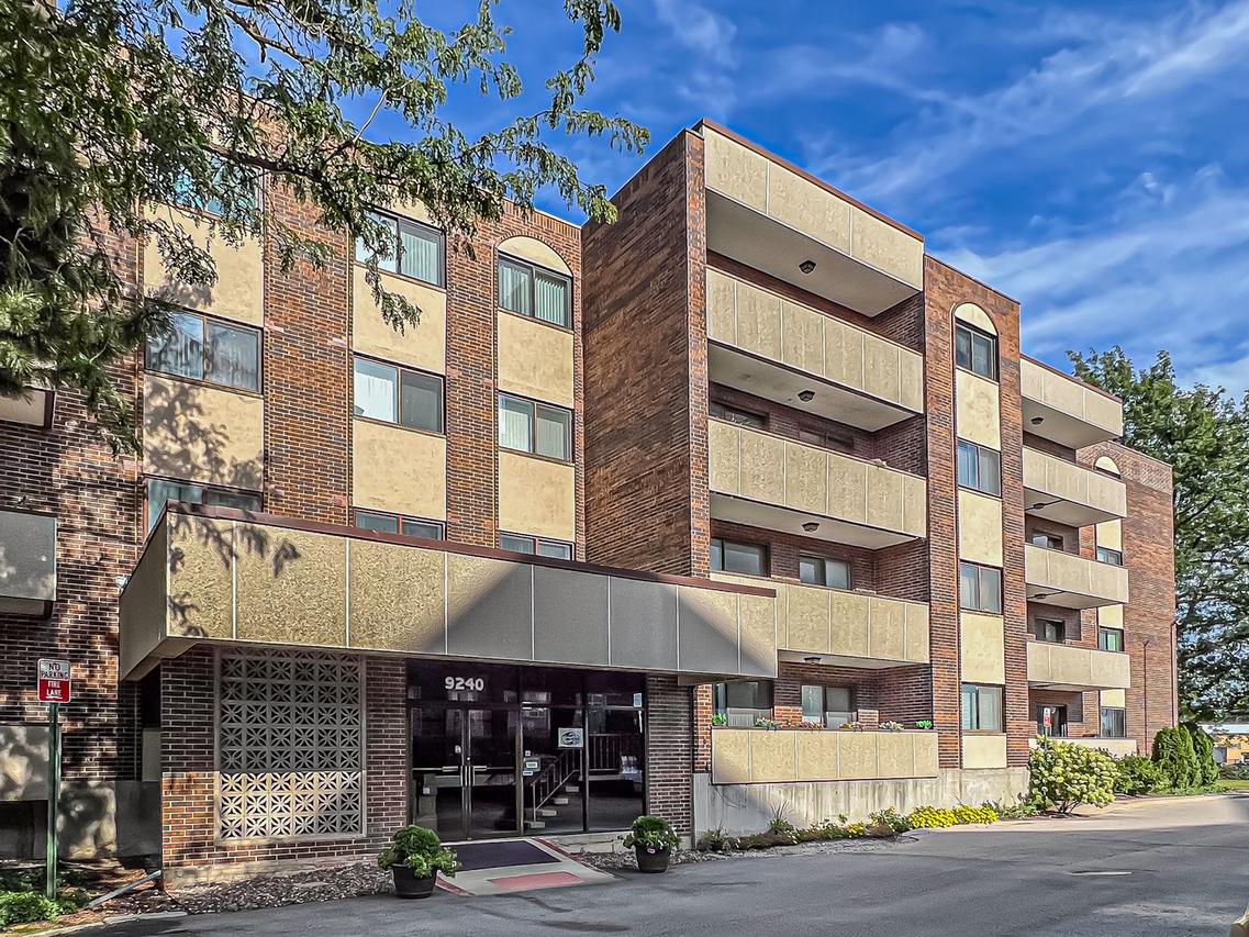 9240 Gross Point Rd. #410, Skokie, IL 60077