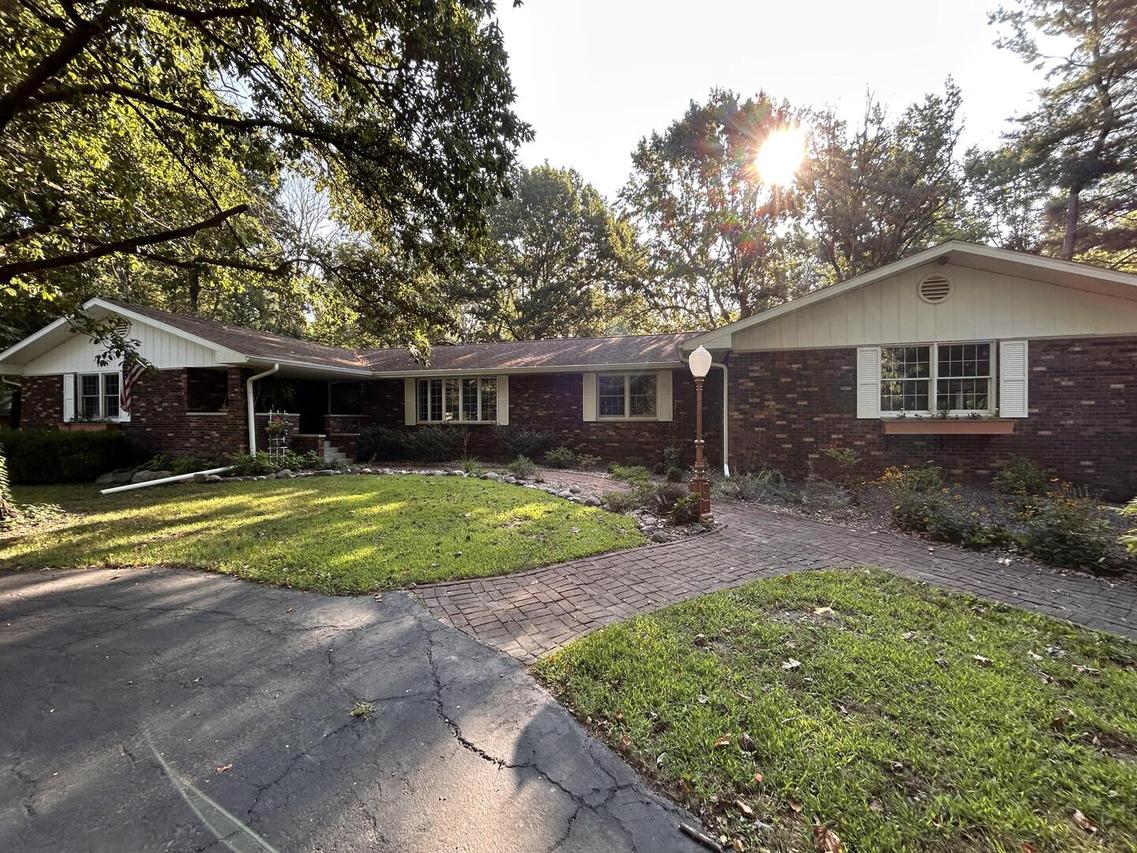 1356 N N 1600 East Rd., Taylorville, IL 62568