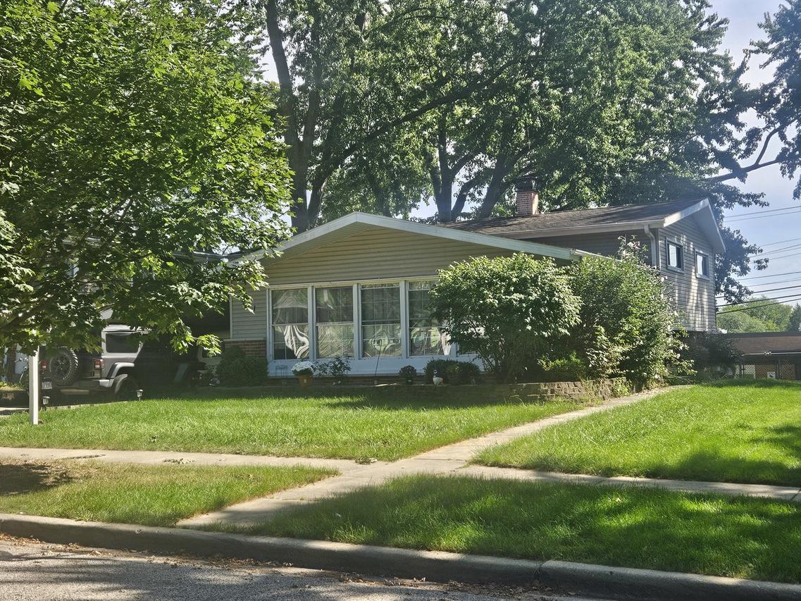 411 South St., West Dundee, IL 60118