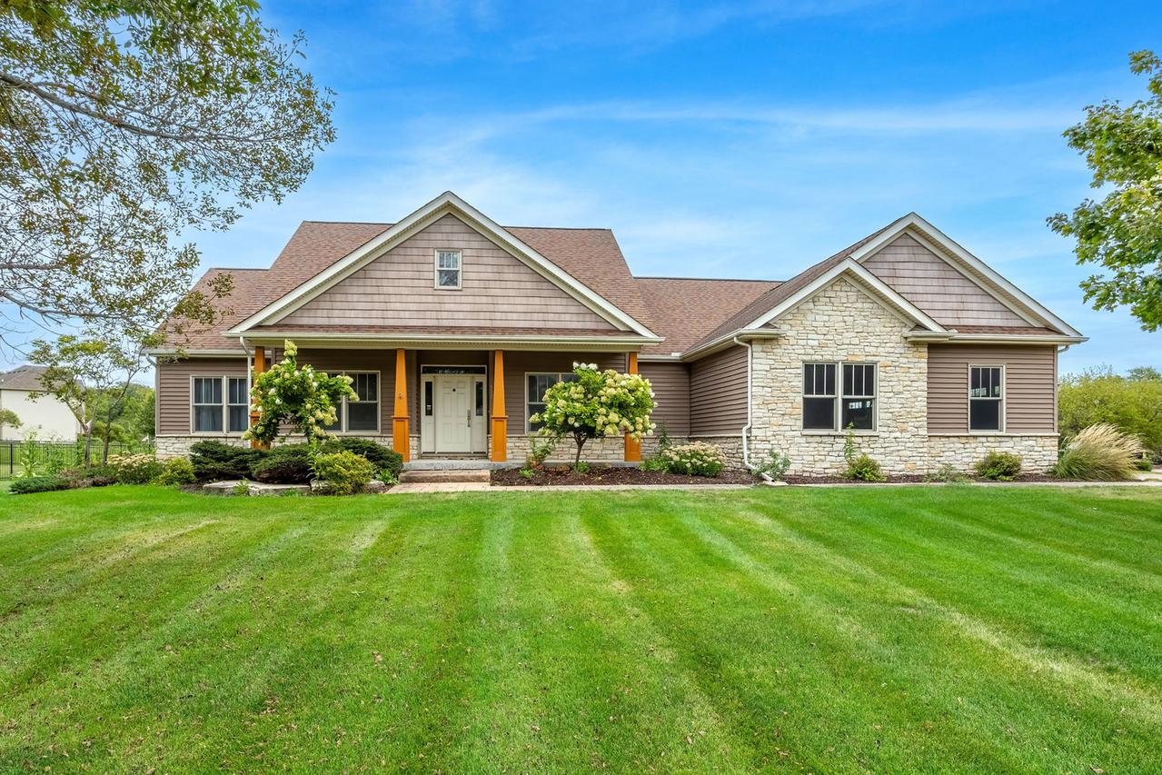 939 8th St., Andalusia, IL 61232