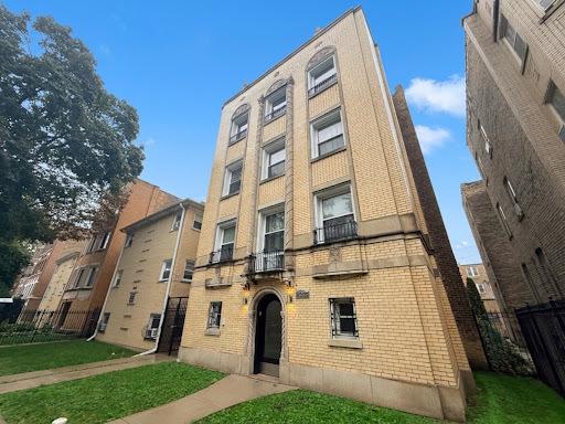 6235 N Francisco Ave., Chicago, IL 60659