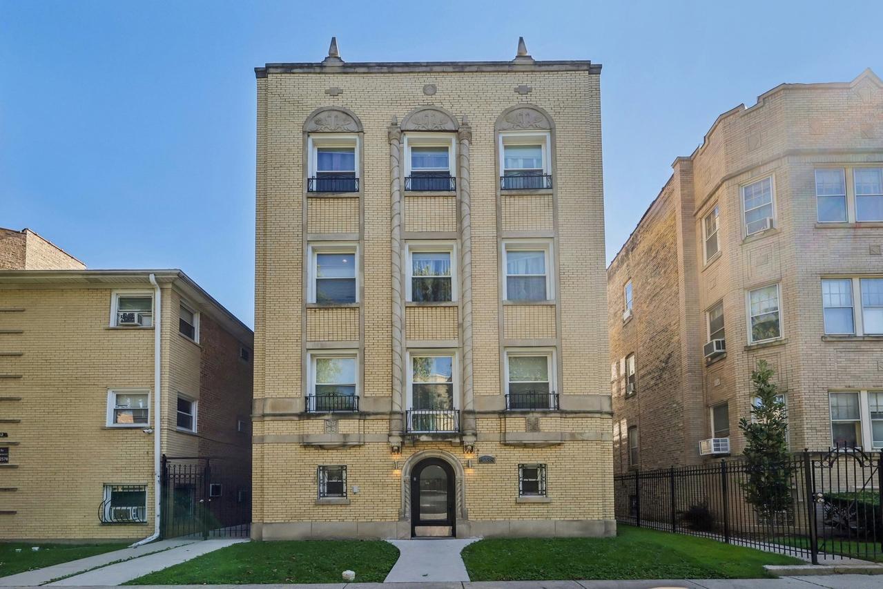 6235 N Francisco Ave., Chicago, IL 60659