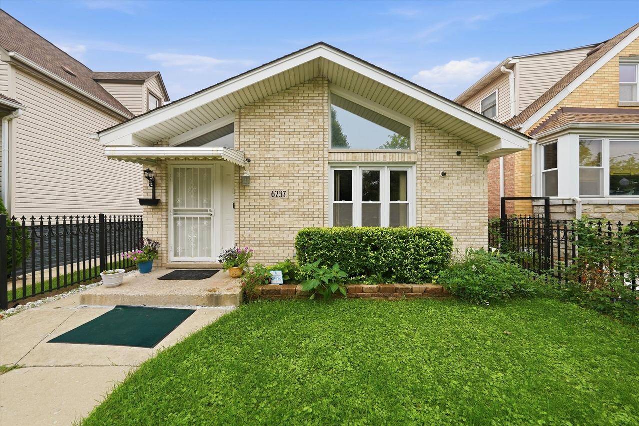 6237 S Tripp Ave., Chicago, IL 60629