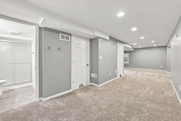 995 Christine Ln., Antioch, IL 60002