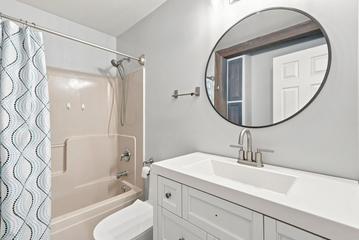 995 Christine Ln., Antioch, IL 60002