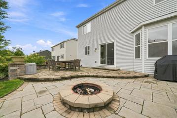 995 Christine Ln., Antioch, IL 60002