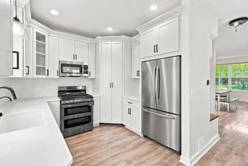 995 Christine Ln., Antioch, IL 60002