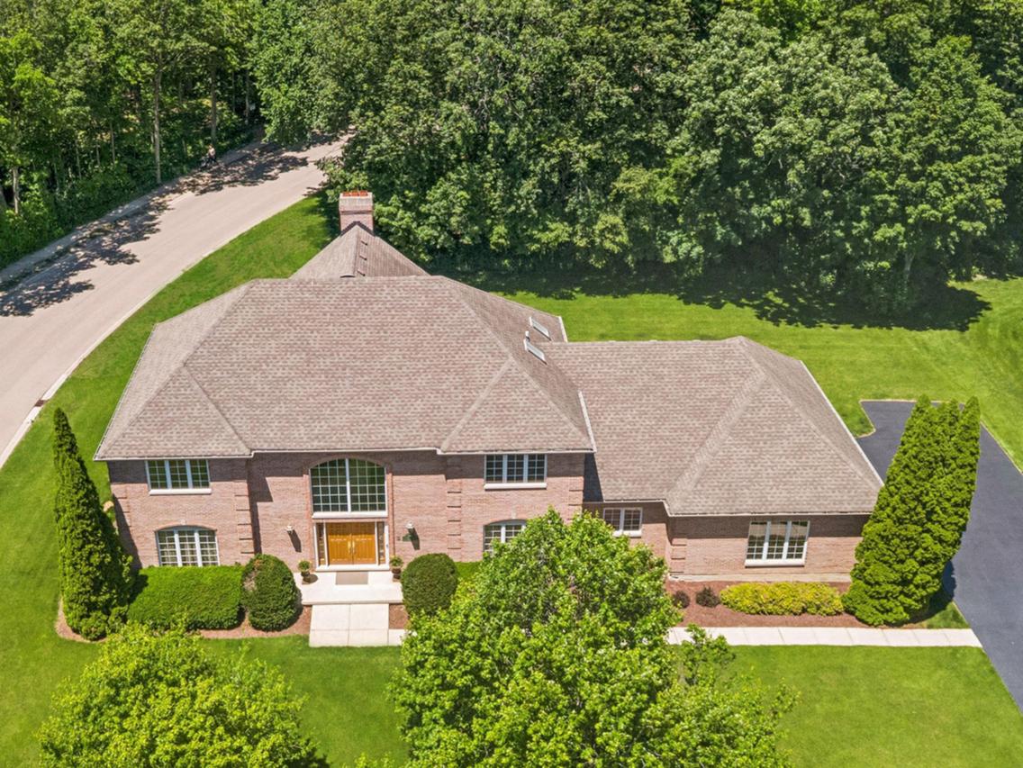 130 N Buckingham Dr., Sugar Grove, IL 60554