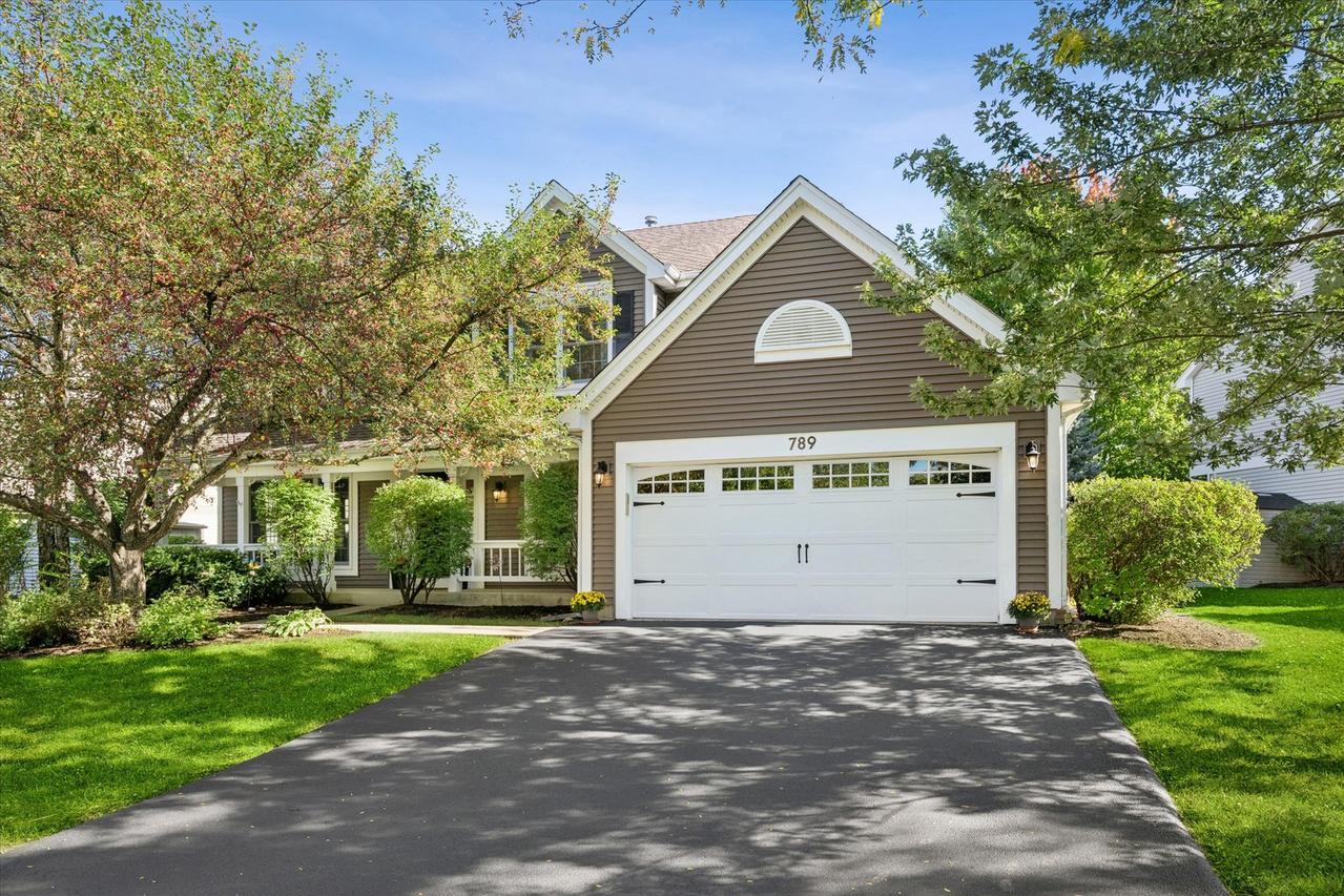 789 Warwick Ln., Lake Zurich, IL 60047