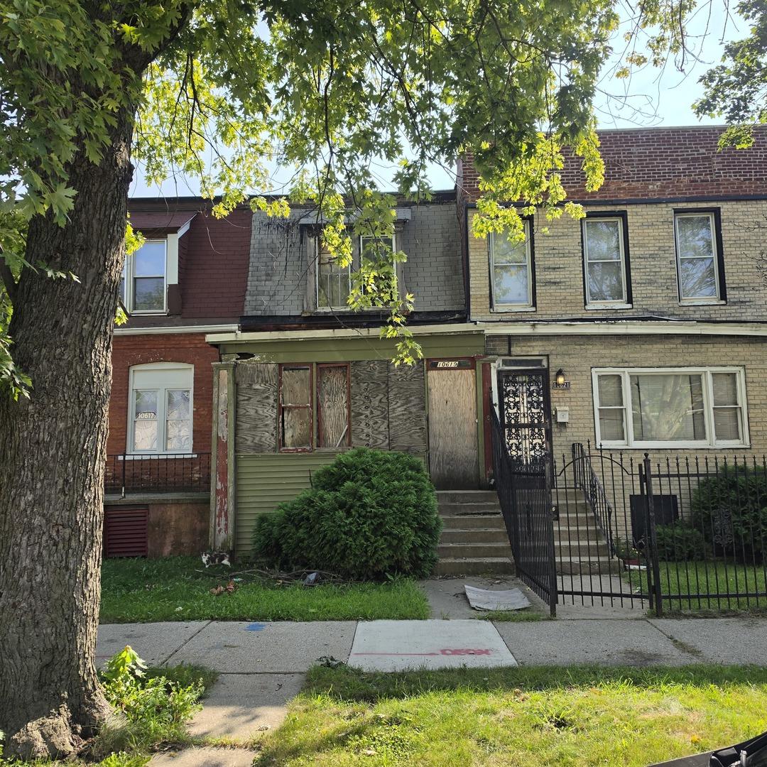 10619 S Champlain Ave., Chicago, IL 60628