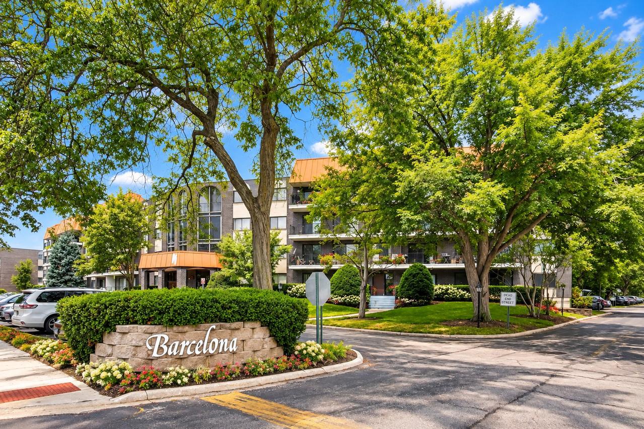 9530 Lamon Ave. #316, Skokie, IL 60077
