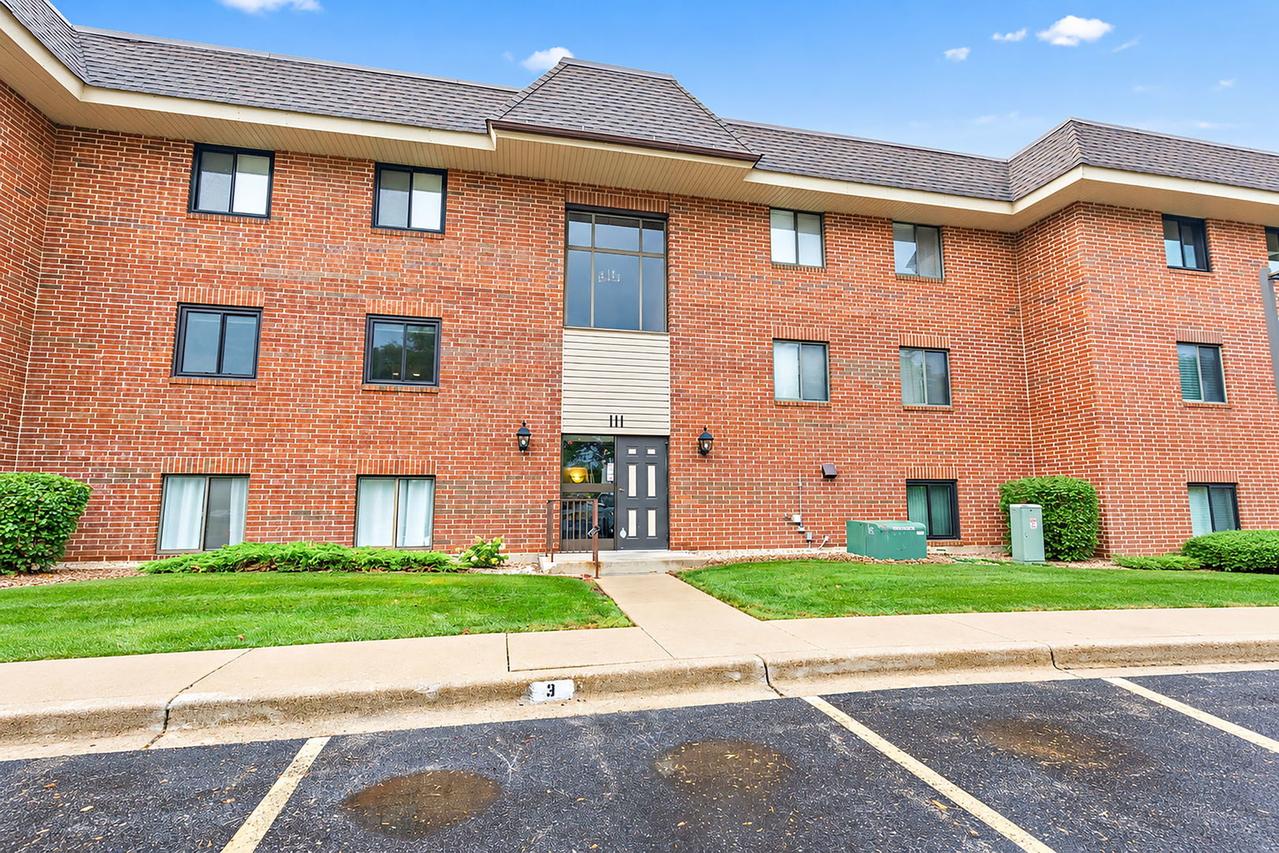 111 E Janata Blvd. #2A, Lombard, IL 60148