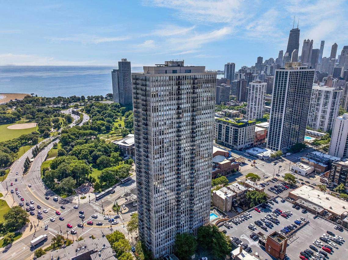 1660 N La Salle Dr. #1807, Chicago, IL 60614