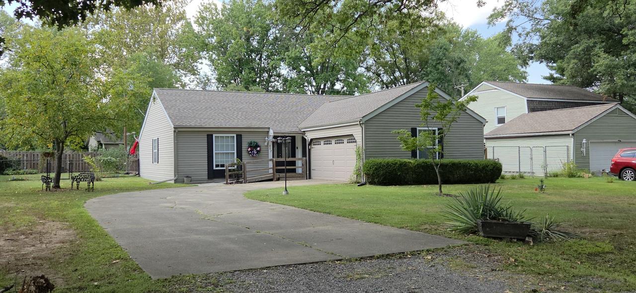 907 Lickliter St., Benton, IL 62812